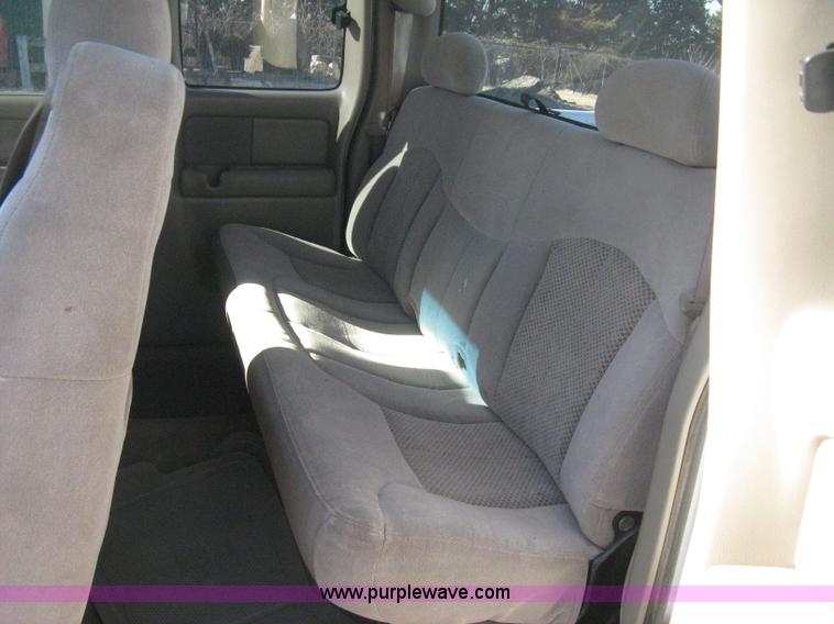 image for item B8471 2001 Chevrolet Silverado 1500 LS Extended Cab pickup truck