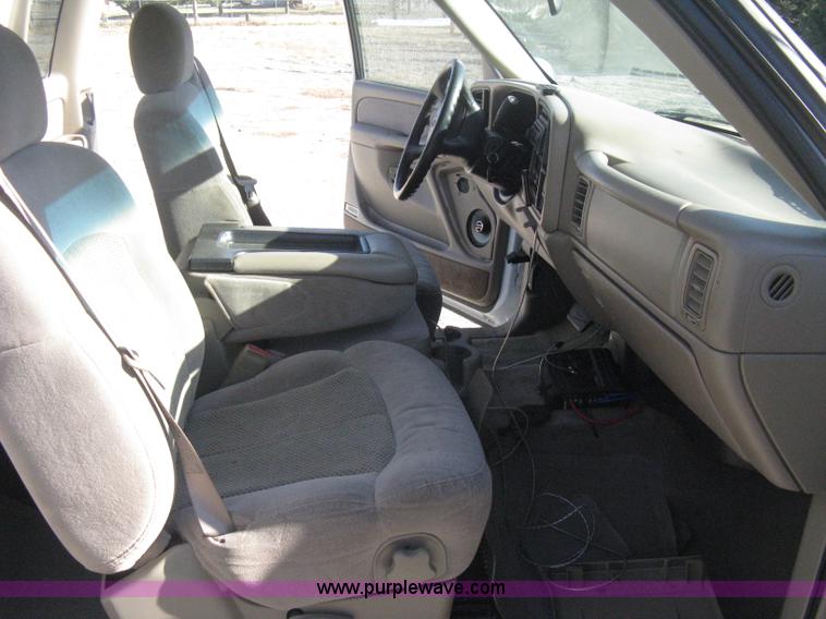 image for item B8471 2001 Chevrolet Silverado 1500 LS Extended Cab pickup truck