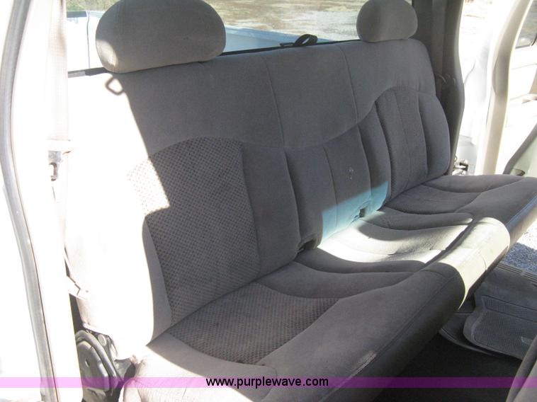 image for item B8471 2001 Chevrolet Silverado 1500 LS Extended Cab pickup truck