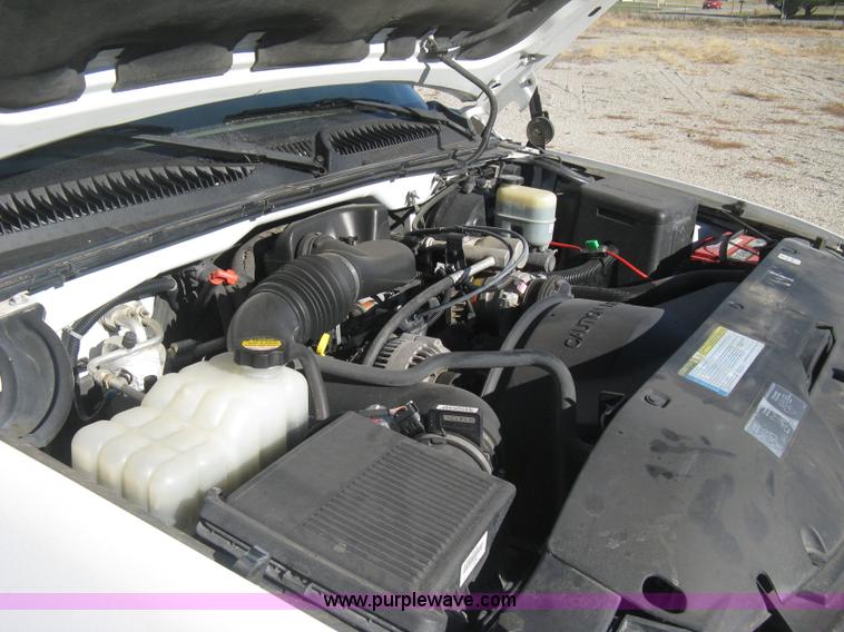 image for item B8471 2001 Chevrolet Silverado 1500 LS Extended Cab pickup truck