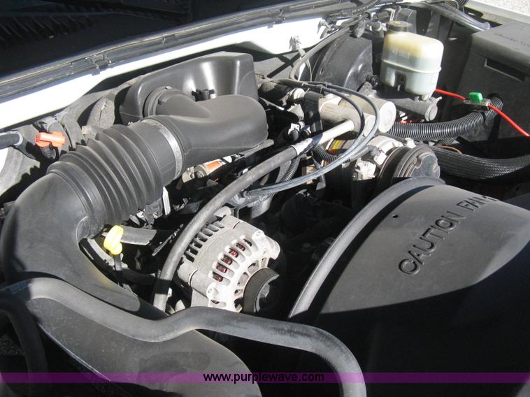 image for item B8471 2001 Chevrolet Silverado 1500 LS Extended Cab pickup truck