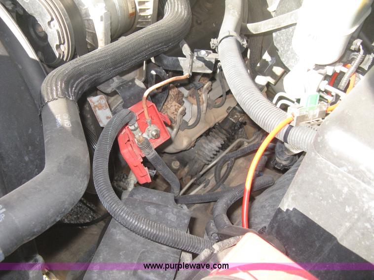 image for item B8471 2001 Chevrolet Silverado 1500 LS Extended Cab pickup truck