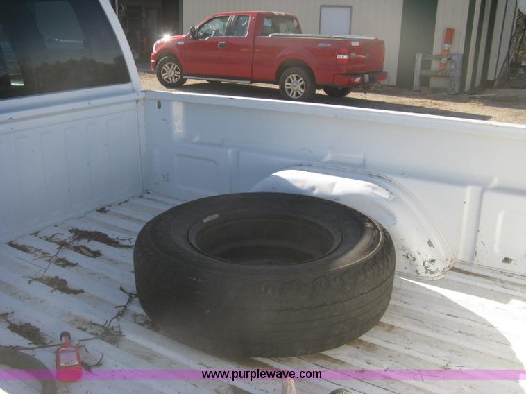 image for item B8471 2001 Chevrolet Silverado 1500 LS Extended Cab pickup truck