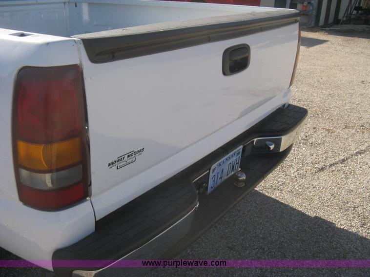 image for item B8471 2001 Chevrolet Silverado 1500 LS Extended Cab pickup truck