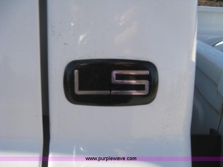 image for item B8471 2001 Chevrolet Silverado 1500 LS Extended Cab pickup truck