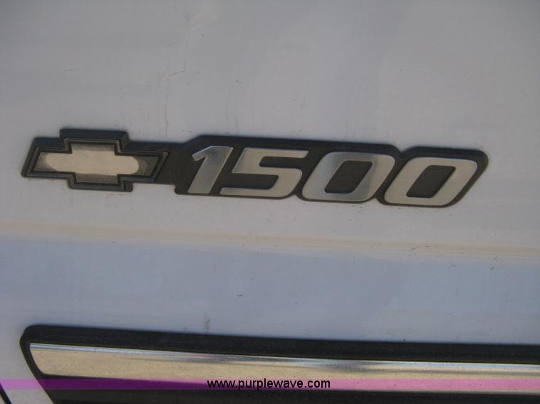 image for item B8471 2001 Chevrolet Silverado 1500 LS Extended Cab pickup truck