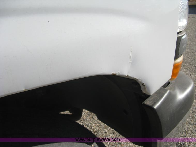 image for item B8471 2001 Chevrolet Silverado 1500 LS Extended Cab pickup truck