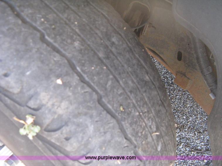 image for item B8471 2001 Chevrolet Silverado 1500 LS Extended Cab pickup truck