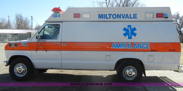 image for item C4215 1989 Ford E350 ambulance