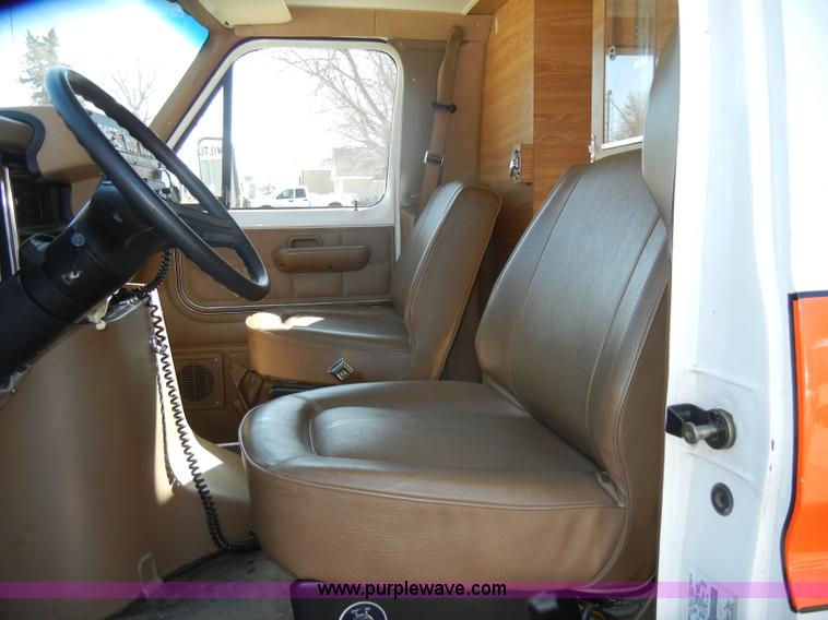image for item C4215 1989 Ford E350 ambulance