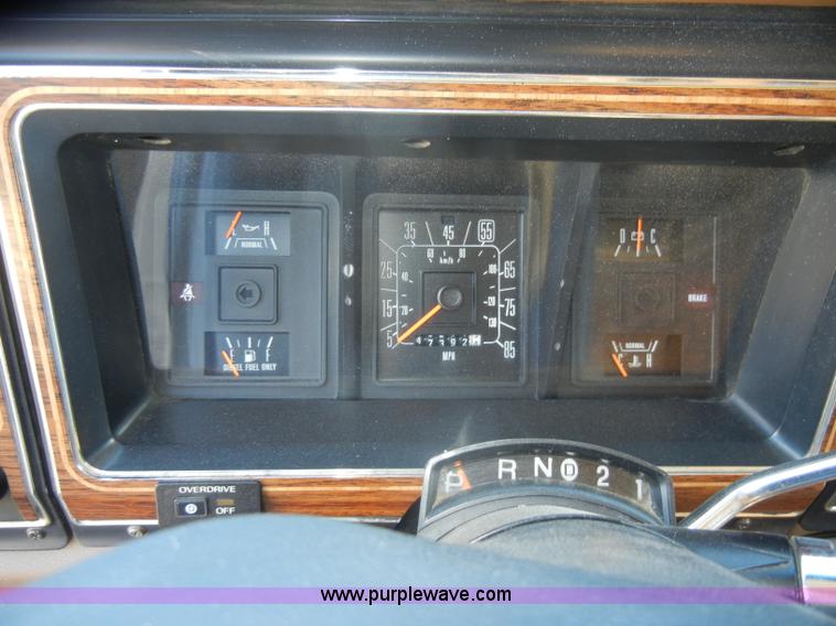 image for item C4215 1989 Ford E350 ambulance