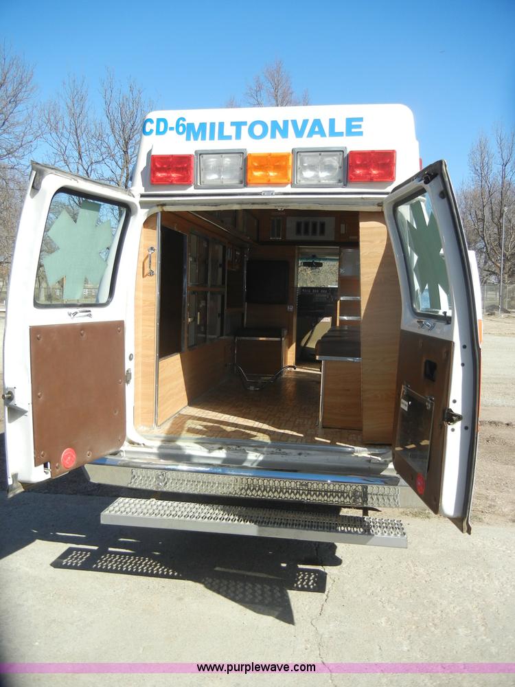 image for item C4215 1989 Ford E350 ambulance