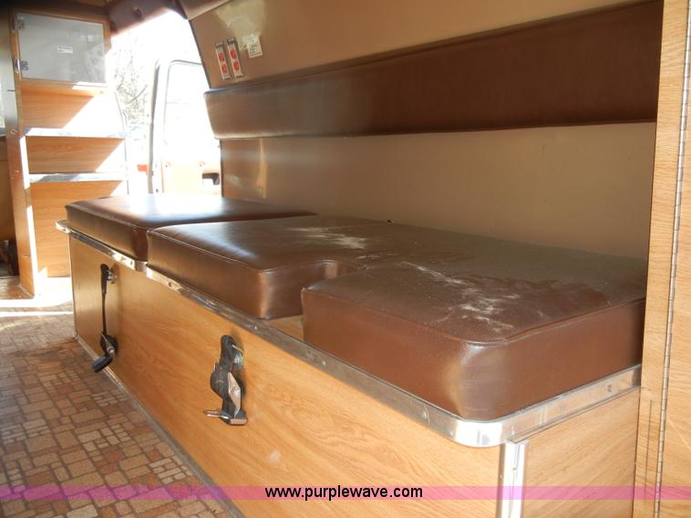 image for item C4215 1989 Ford E350 ambulance