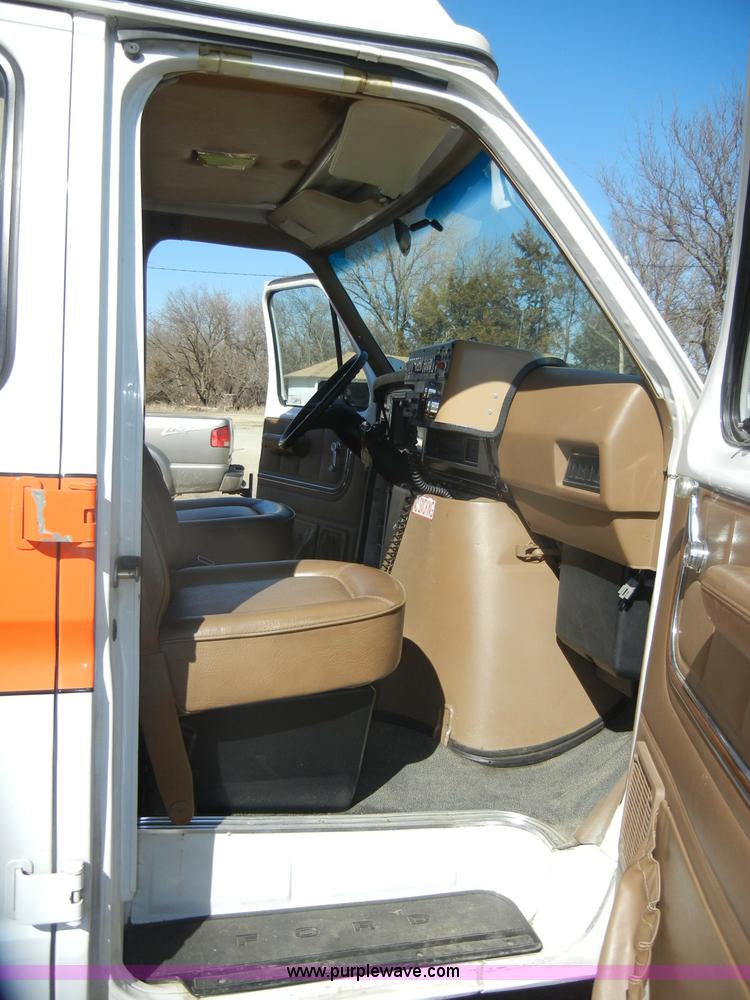 image for item C4215 1989 Ford E350 ambulance