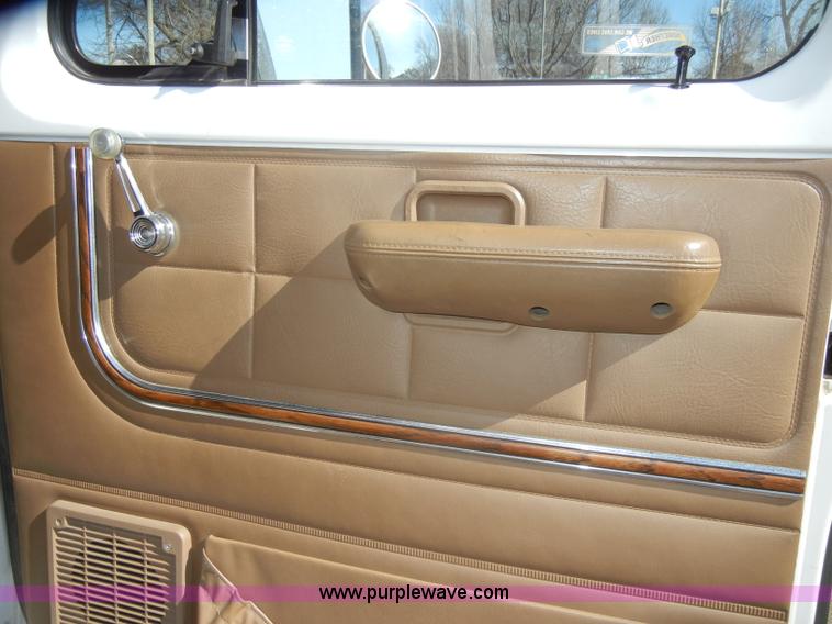 image for item C4215 1989 Ford E350 ambulance