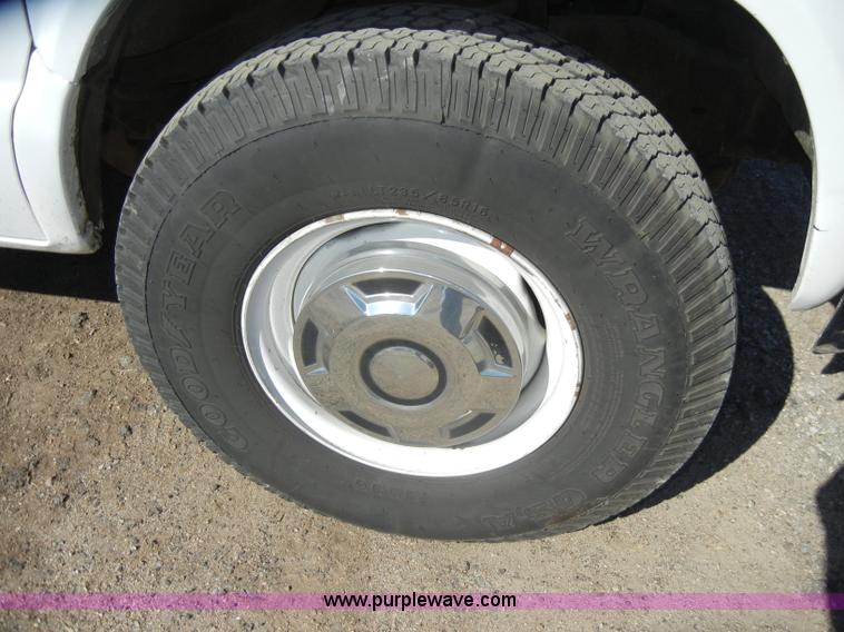 image for item C4215 1989 Ford E350 ambulance