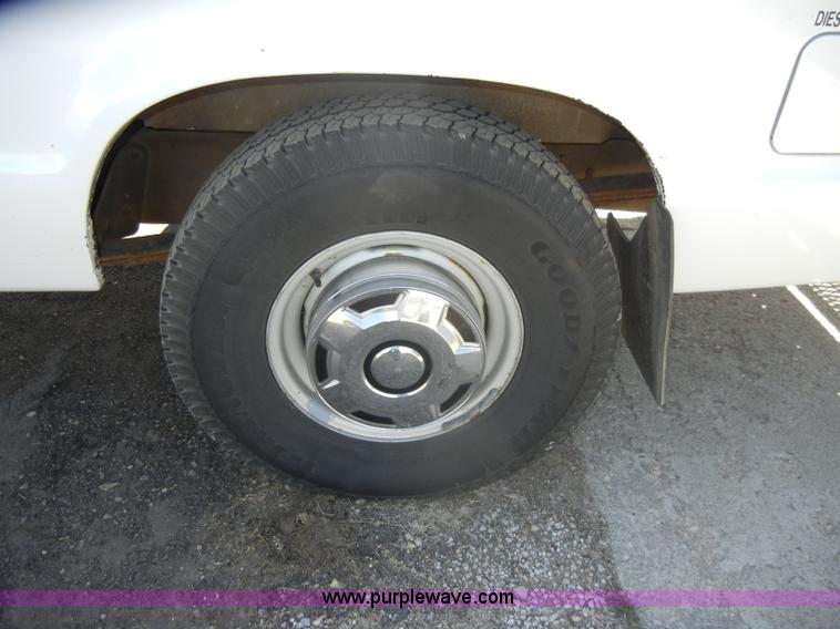 image for item C4215 1989 Ford E350 ambulance