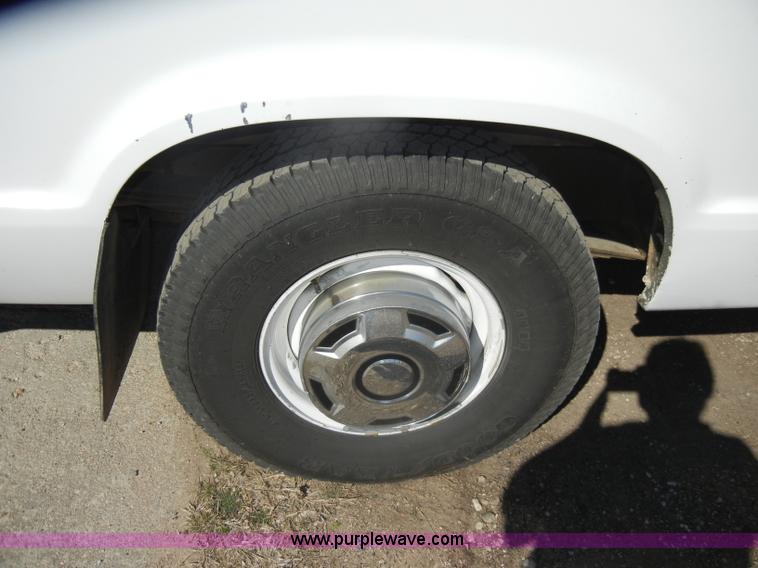 image for item C4215 1989 Ford E350 ambulance