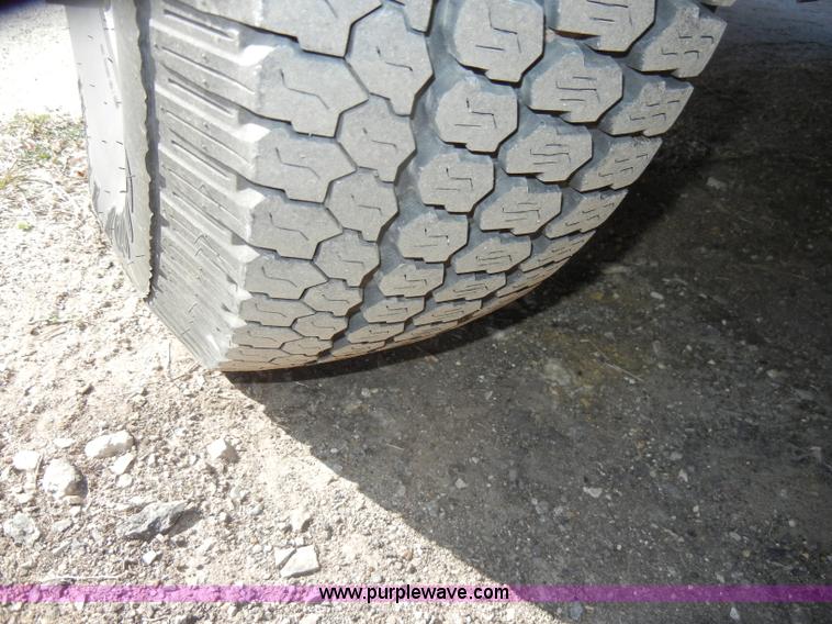 image for item C4215 1989 Ford E350 ambulance