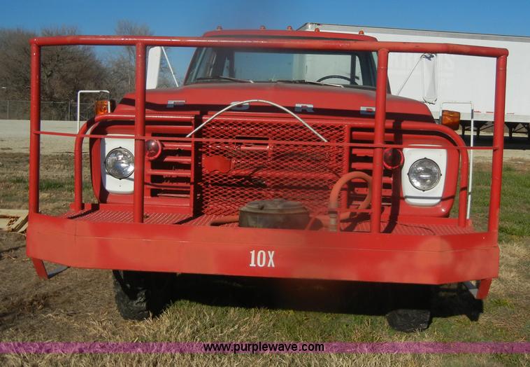 image for item D4520 1974 Ford F600 truck