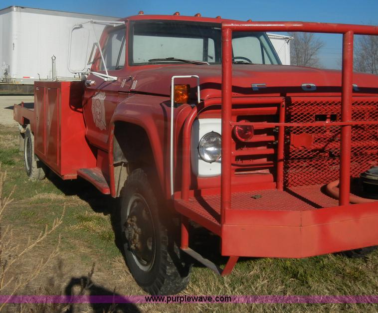 image for item D4520 1974 Ford F600 truck