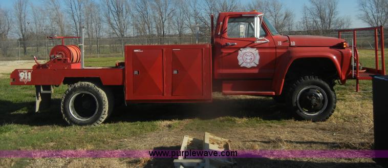 image for item D4520 1974 Ford F600 truck