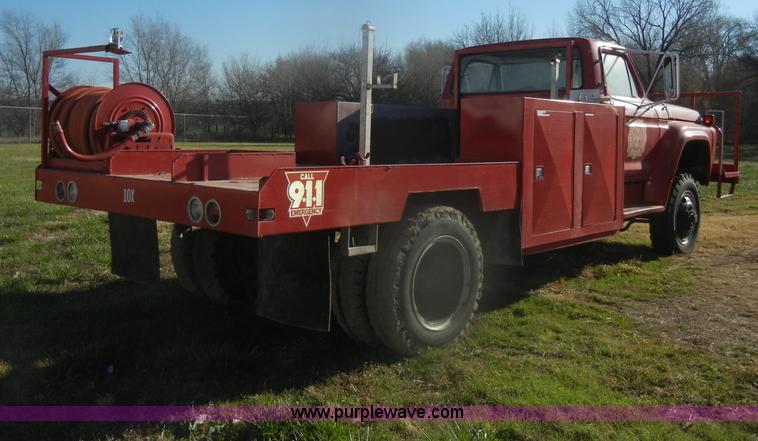 image for item D4520 1974 Ford F600 truck