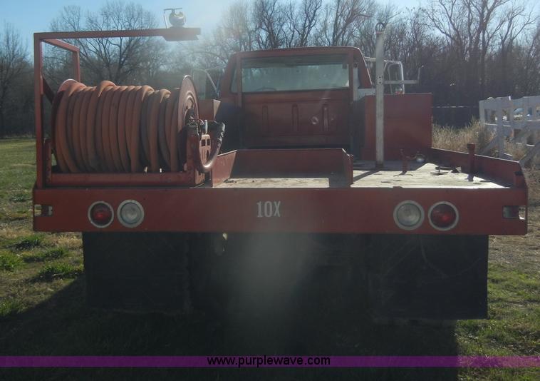 image for item D4520 1974 Ford F600 truck