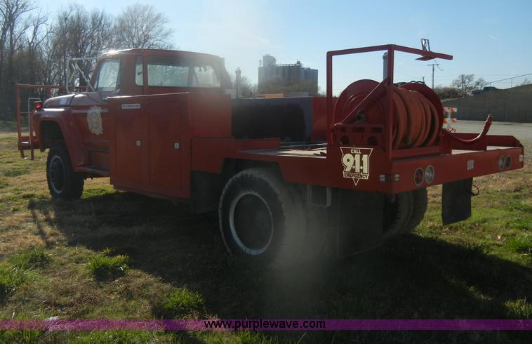 image for item D4520 1974 Ford F600 truck