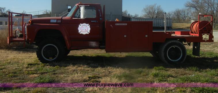 image for item D4520 1974 Ford F600 truck