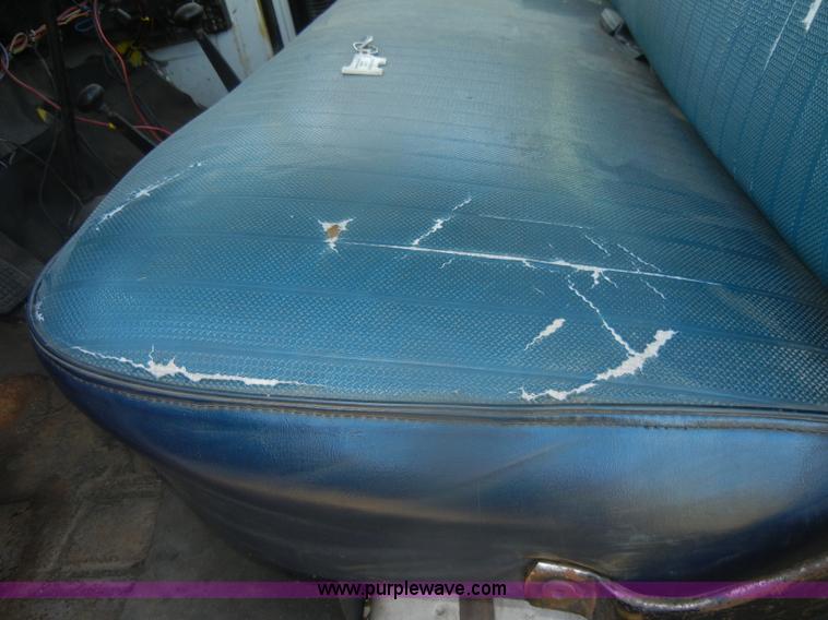 image for item D4520 1974 Ford F600 truck