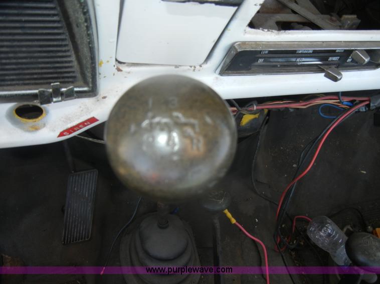 image for item D4520 1974 Ford F600 truck