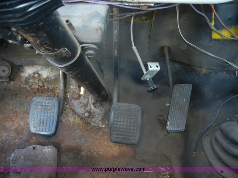 image for item D4520 1974 Ford F600 truck