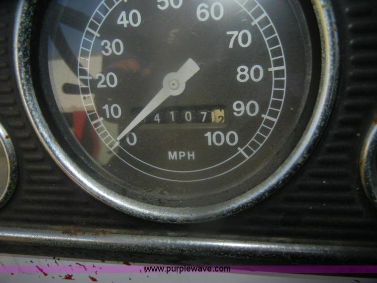 image for item D4520 1974 Ford F600 truck