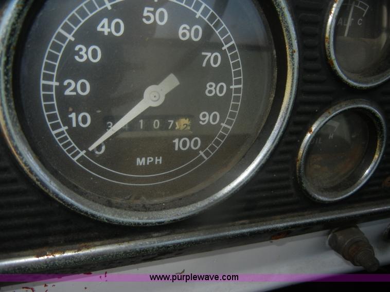 image for item D4520 1974 Ford F600 truck