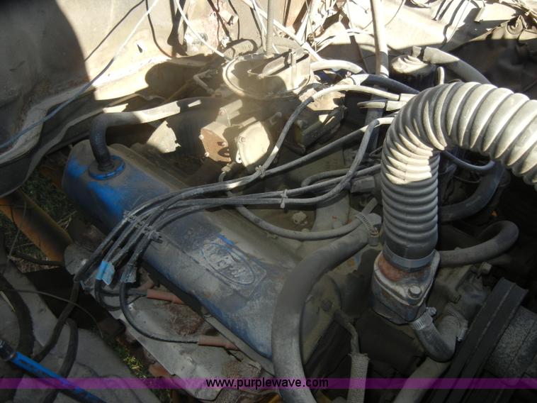 image for item D4520 1974 Ford F600 truck