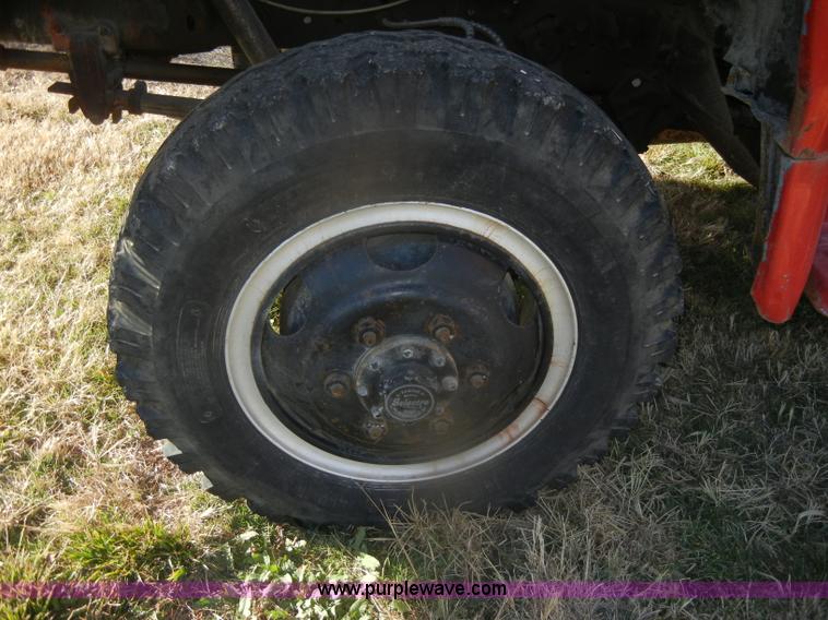 image for item D4520 1974 Ford F600 truck