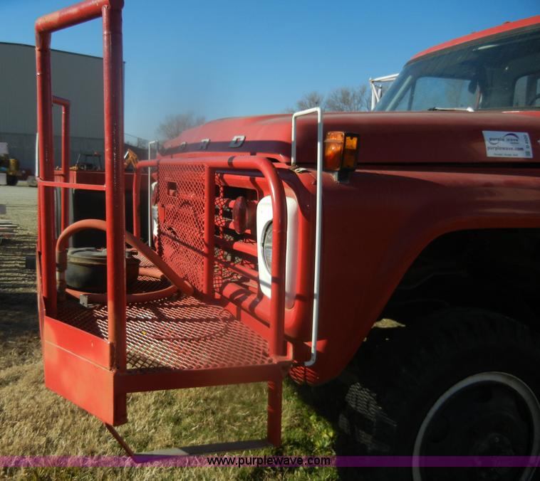 image for item D4520 1974 Ford F600 truck