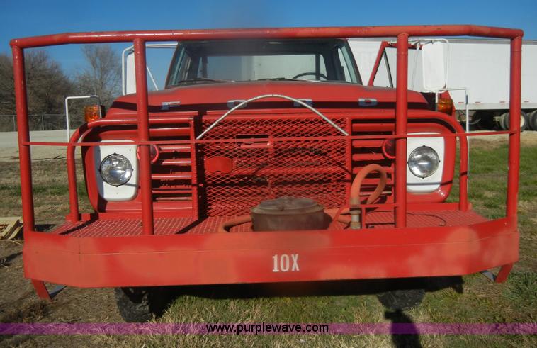 image for item D4520 1974 Ford F600 truck