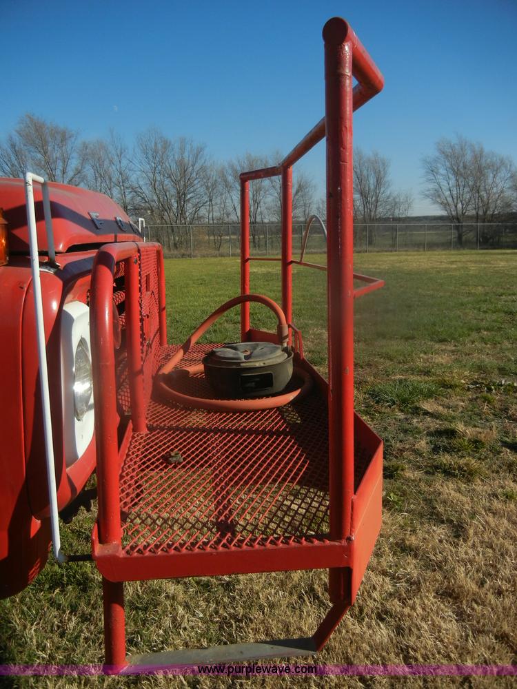 image for item D4520 1974 Ford F600 truck