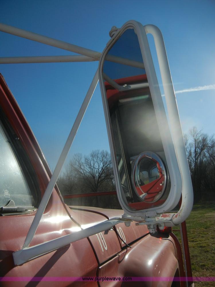 image for item D4520 1974 Ford F600 truck