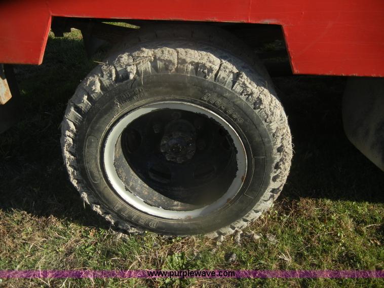 image for item D4520 1974 Ford F600 truck