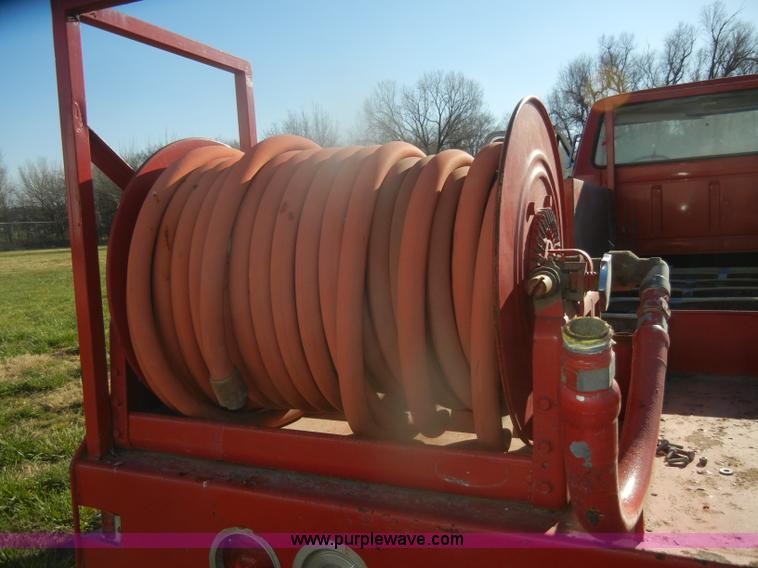 image for item D4520 1974 Ford F600 truck