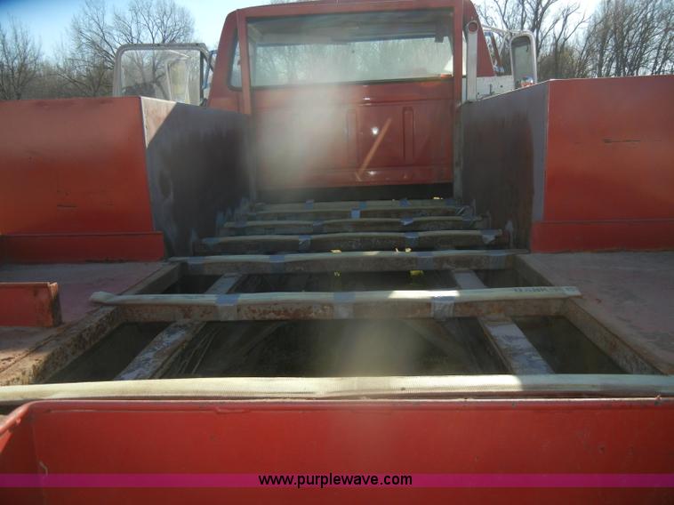 image for item D4520 1974 Ford F600 truck