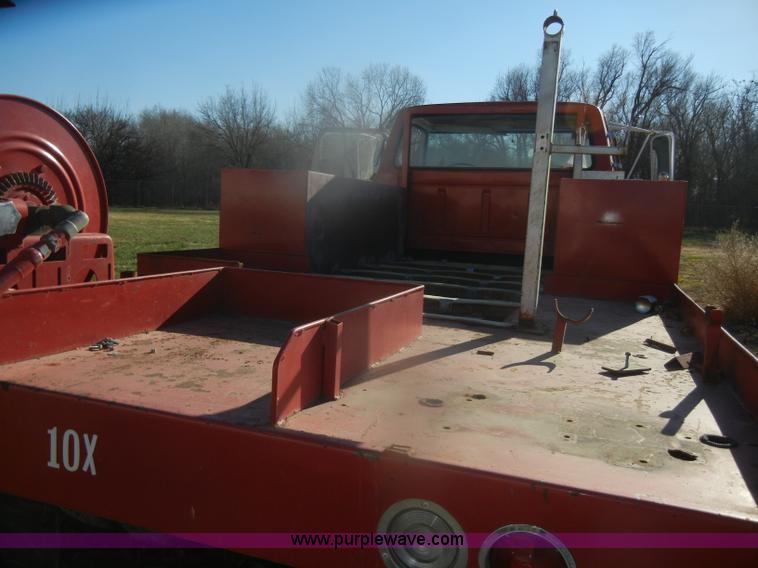 image for item D4520 1974 Ford F600 truck