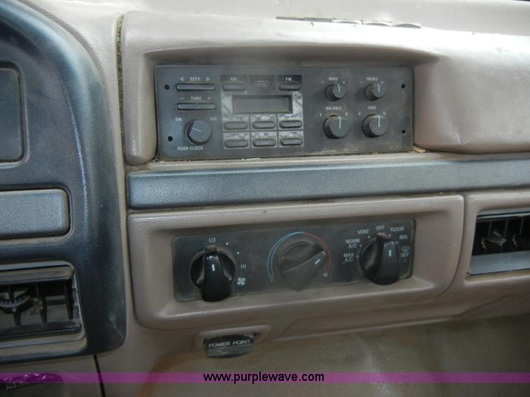 image for item D4536 1993 Ford F150 XL pickup truck