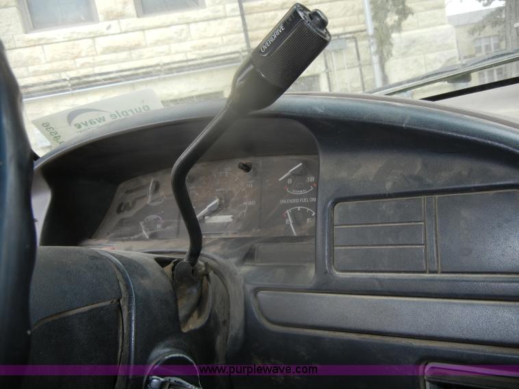 image for item D4536 1993 Ford F150 XL pickup truck