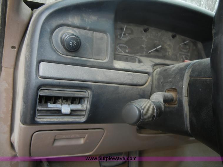 image for item D4536 1993 Ford F150 XL pickup truck