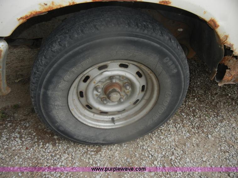 image for item D4536 1993 Ford F150 XL pickup truck