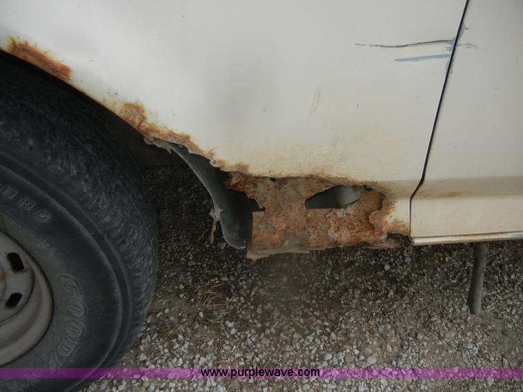 image for item D4536 1993 Ford F150 XL pickup truck